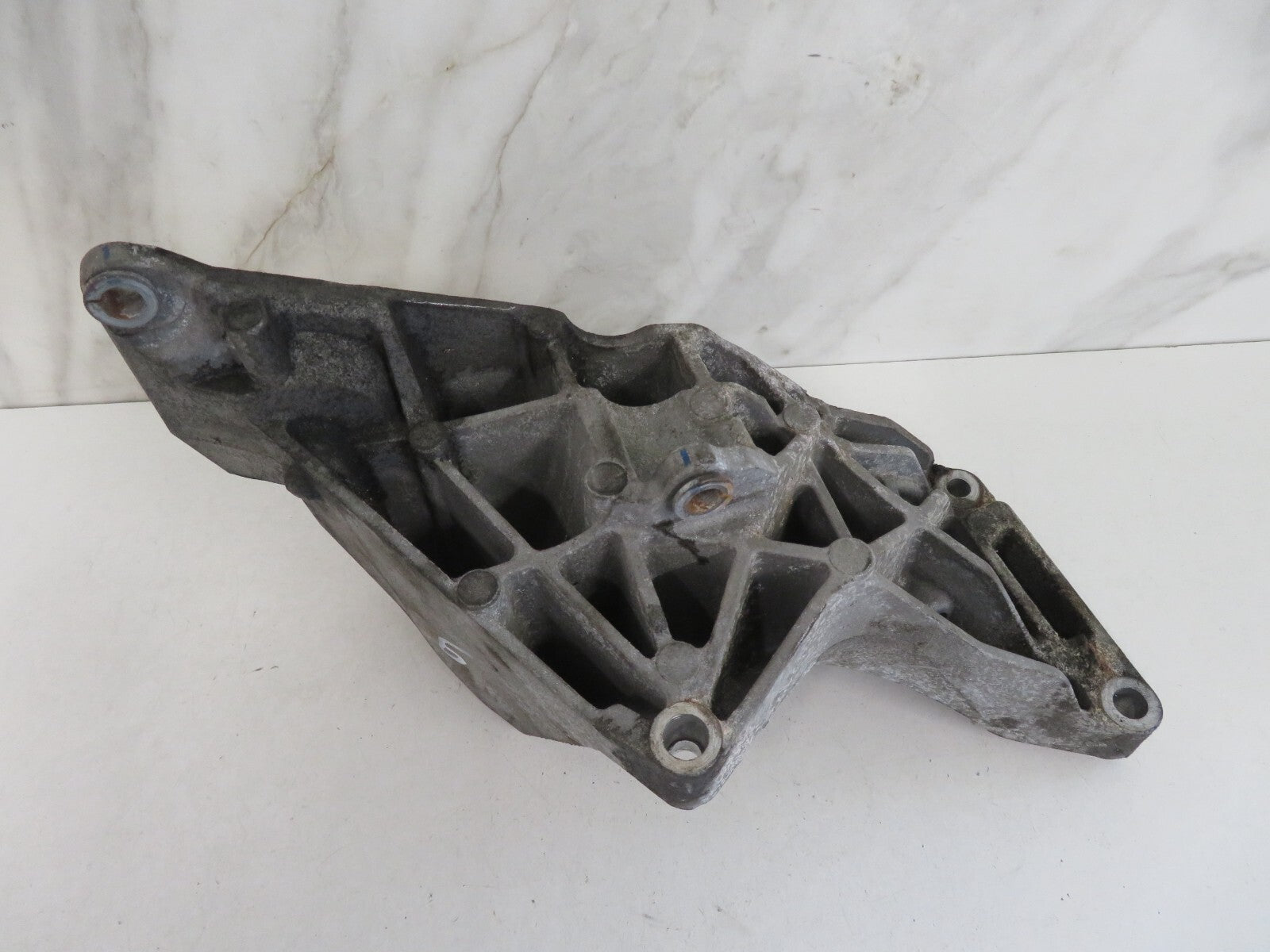 JAGUAR XF X250 ALTERNATOR MOUNT BRACKET 4R8Q-10239-DE 2008-2016 1241-6