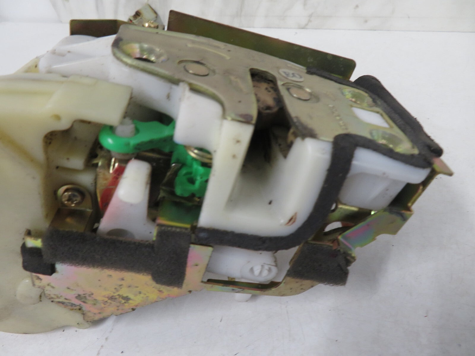 HONDA CRV MK2 NSR DOOR LOCK CATCH 2002-2006 1624-1