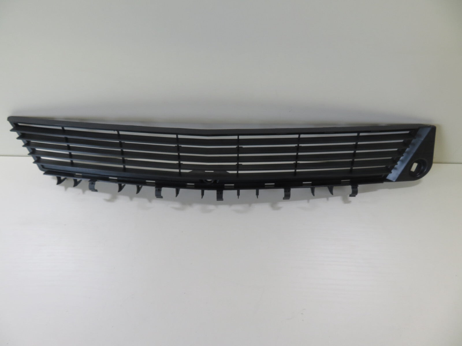 FRONT GRILLE FOR VAUXHALL VECTRA FOR YEARS 2002-2005