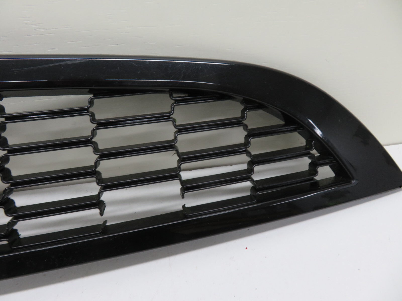 MINI COOPER S R53 AERO LOWER FRONT GRILLE JCW (DAMAGE SEE PHOTOS) 2001-2006