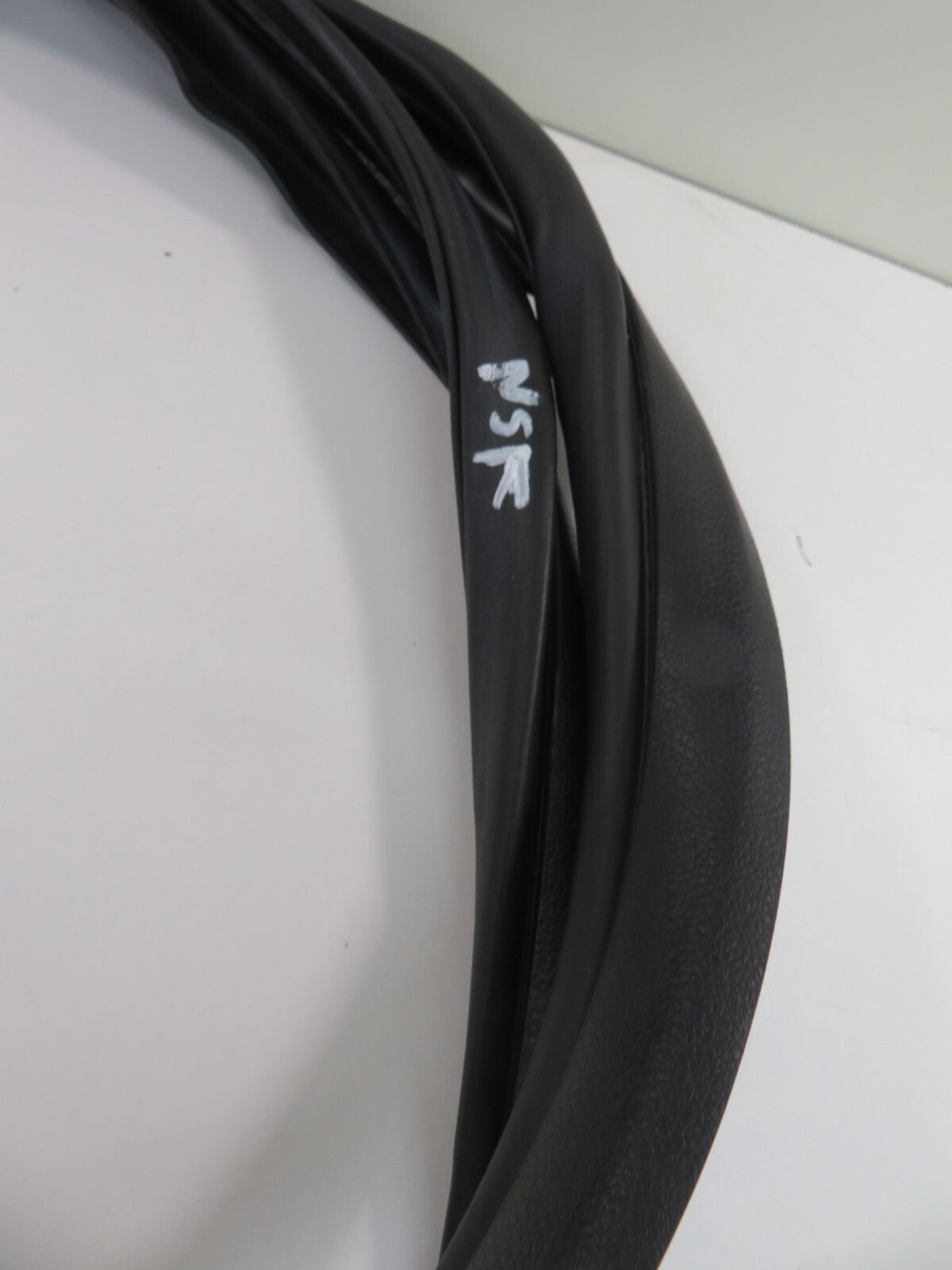 FORD C-MAX NSF PASSENGER FRONT RUBBER DOOR SEAL (ON BODY) 2006-2010 1511-1