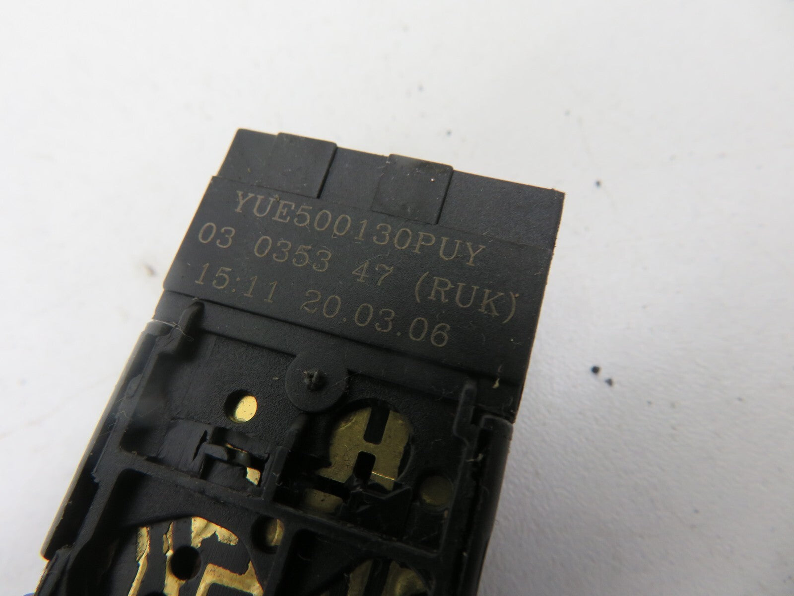 LAND ROVER FREELANDER 1 REAR DEMIST SWITCH YUE500130 2004-2006 1752-16