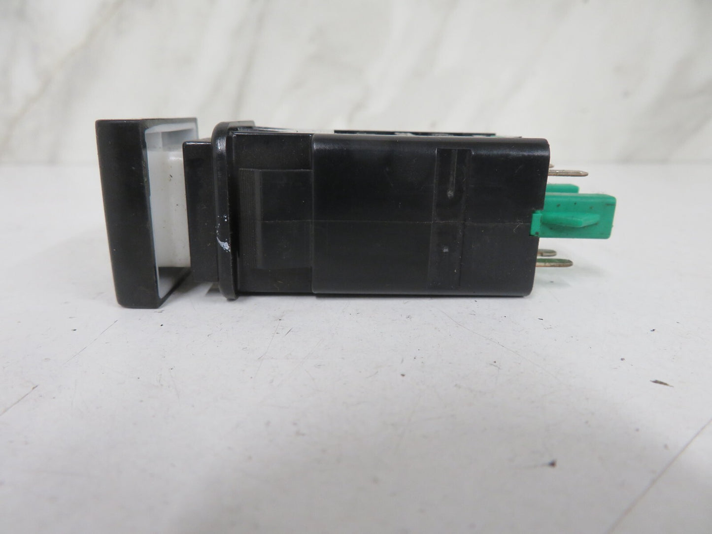 SAAB 95 9-5 FRONT FOG LIGHT SWITCH 12768423 2005-2009 MIX1349-13