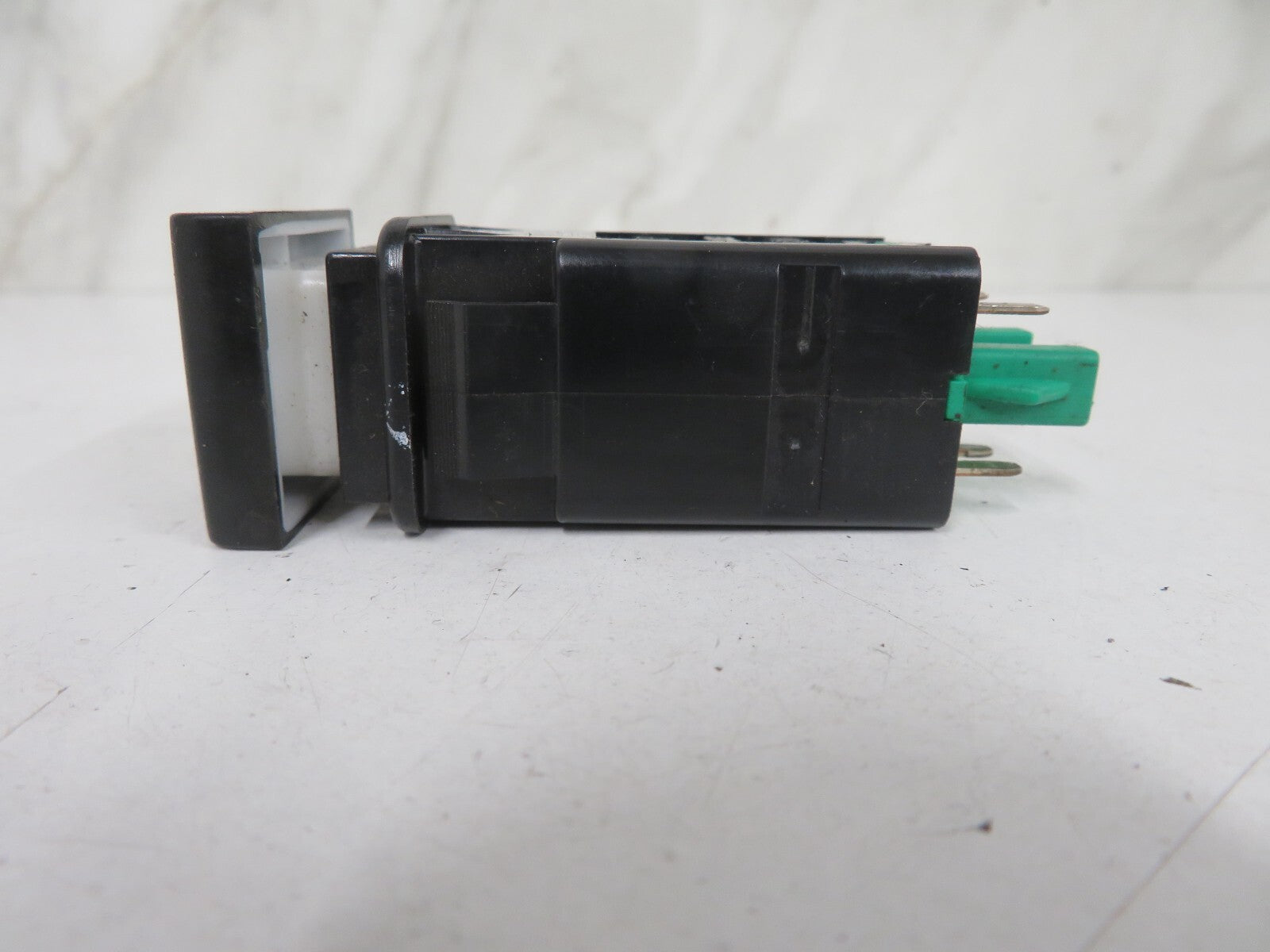 SAAB 95 9-5 FRONT FOG LIGHT SWITCH 12768423 2005-2009 MIX1349-13