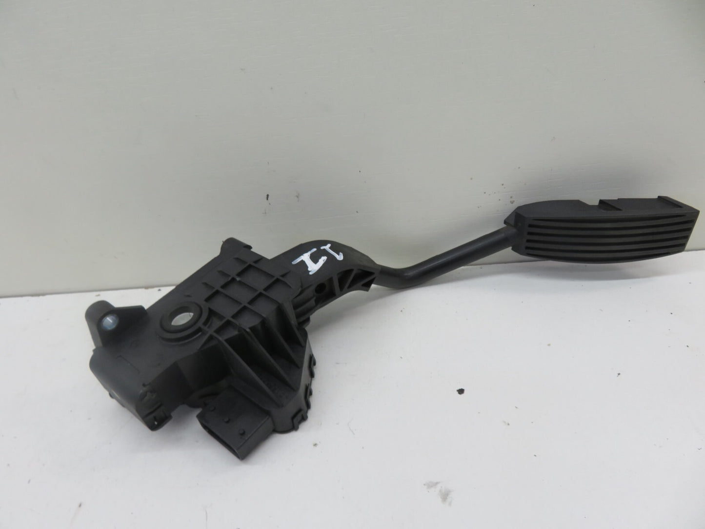 VAUXHALL CORSA D THROTTLE PEDAL 55702021 2006-2011 1700-11