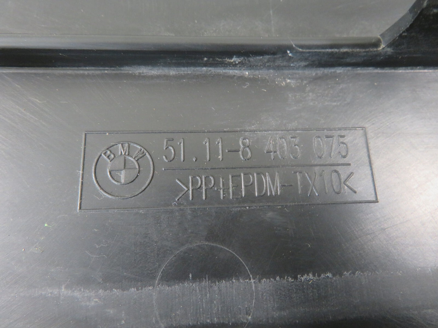 BMW X5 E53 FRONT NUMBER PLATE TRIM HOLDER 8403075 1999-2003 MIX1647-1