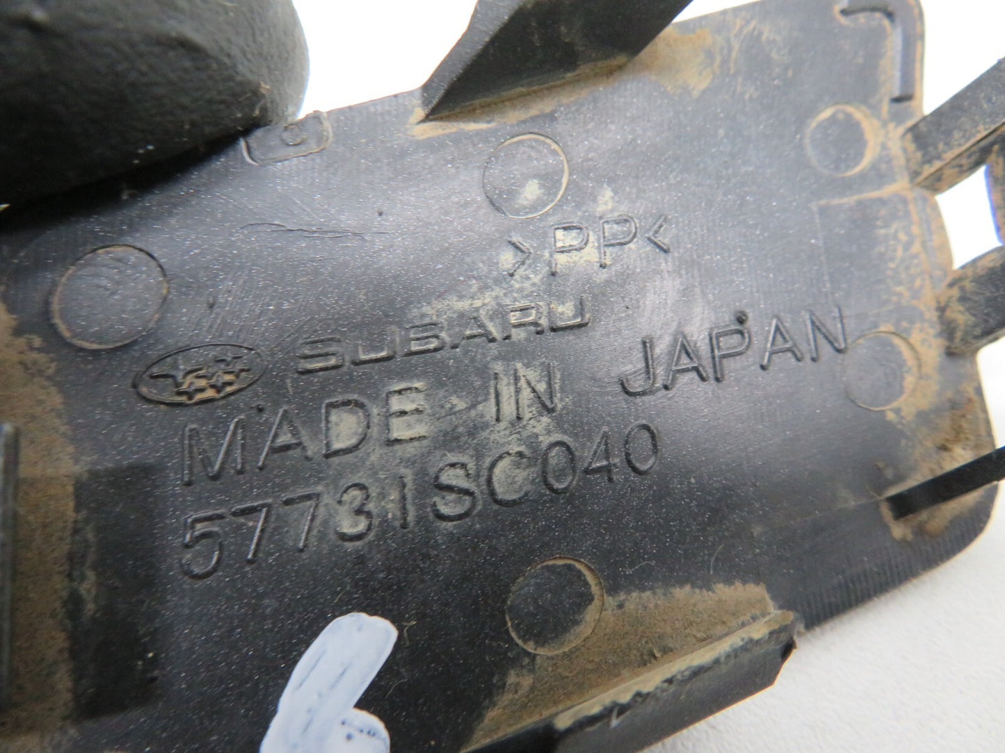 SUBARU FORESTER FRONT BUMPER TOW EYE COVER 57731SC040 2008-2013 A601-8