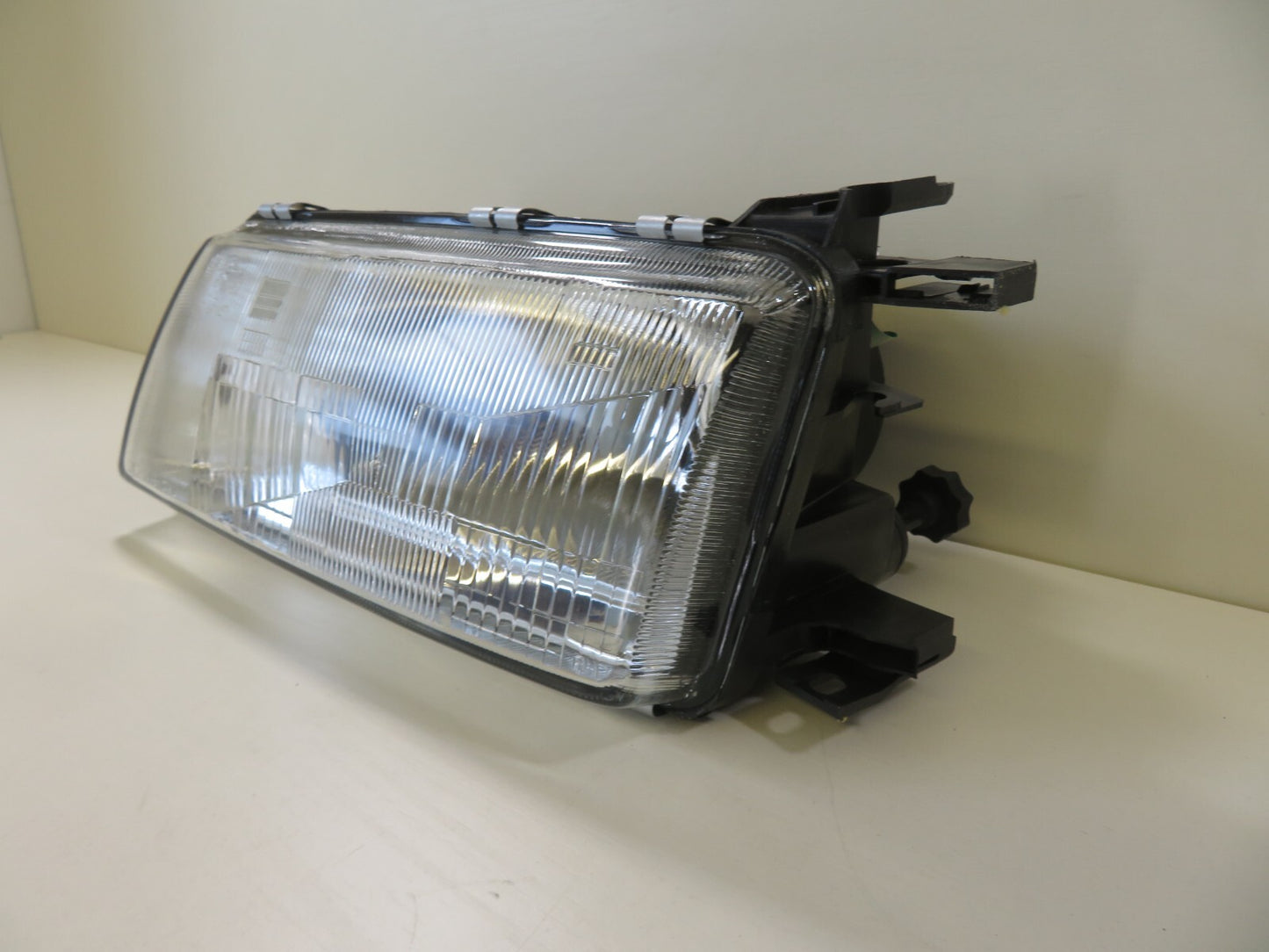 NS LH PASSENGER HEADLIGHT DEPO 442-1105L-RD-E FITS VAUXHALL VECTRA A CAVALIER 