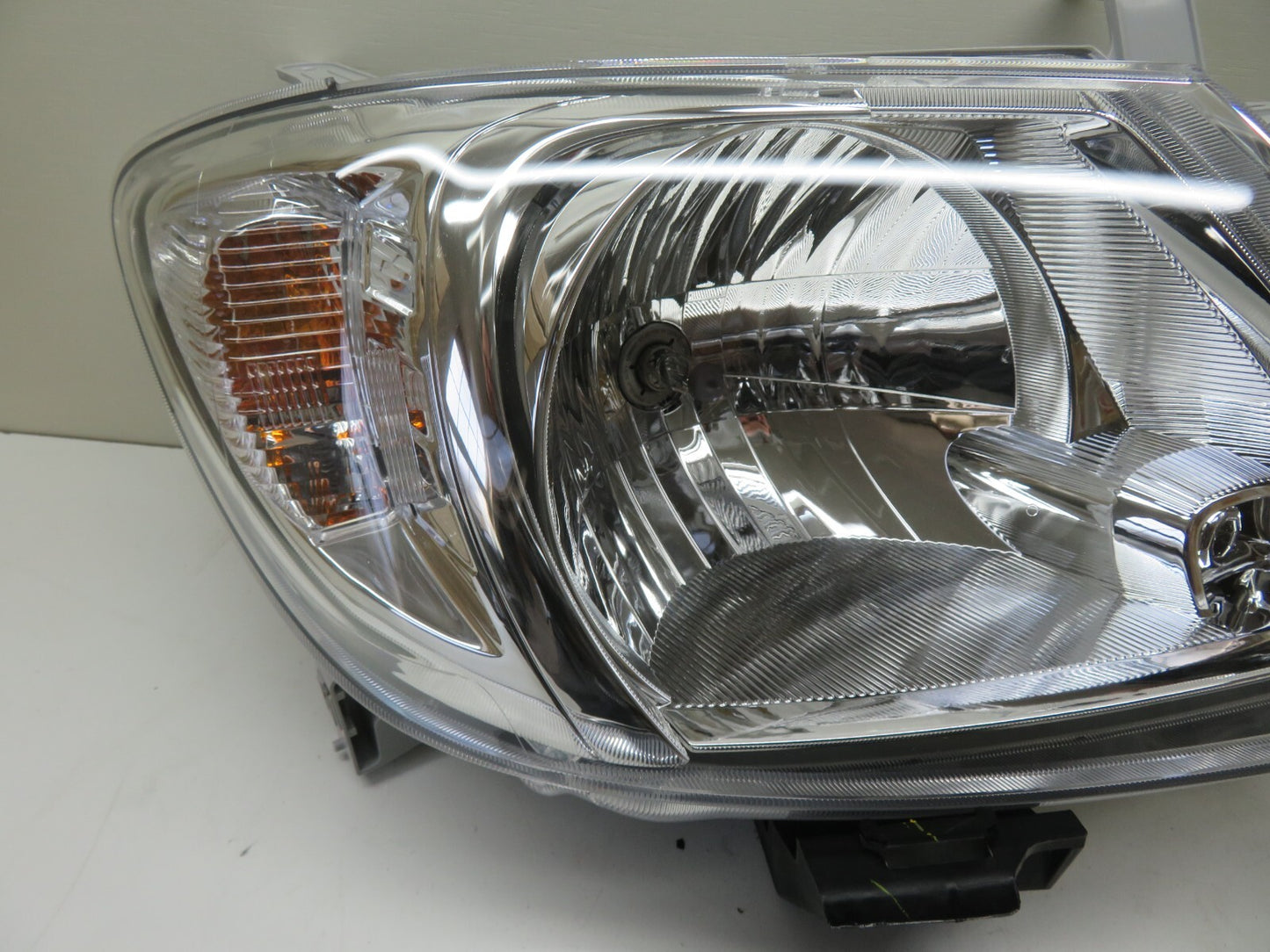 OS DRIVER SIDE HEADLIGHT FOR TOYOTA HILUX 81110-0K180 2009-2015