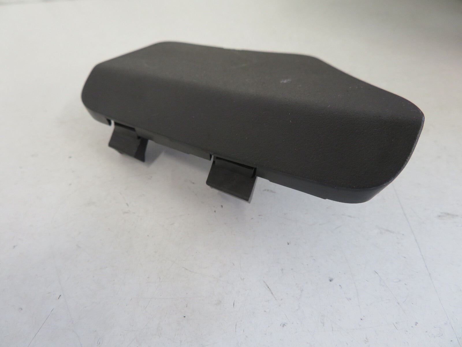 PEUGEOT 4007 NS REAR LIGHT ACCESS COVER TRIM 7224A067 2007-2012 A1315-7