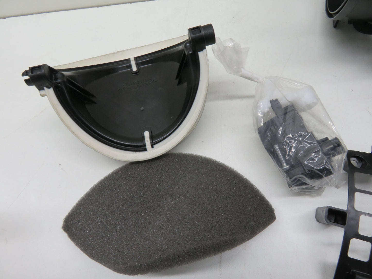 PEUGEOT 208 MK2 P21 HEATER AIR CHANNEL 9840405280