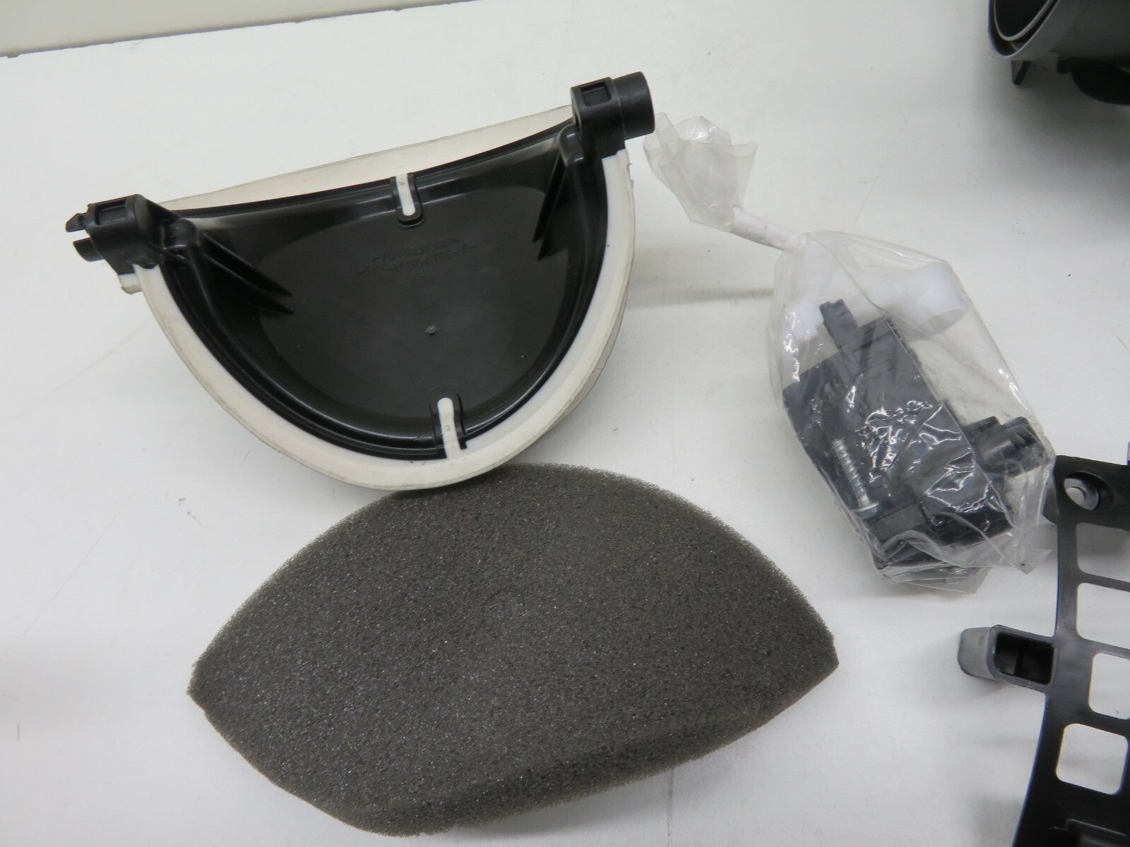 PEUGEOT 208 MK2 P21 HEATER AIR CHANNEL 9840405280