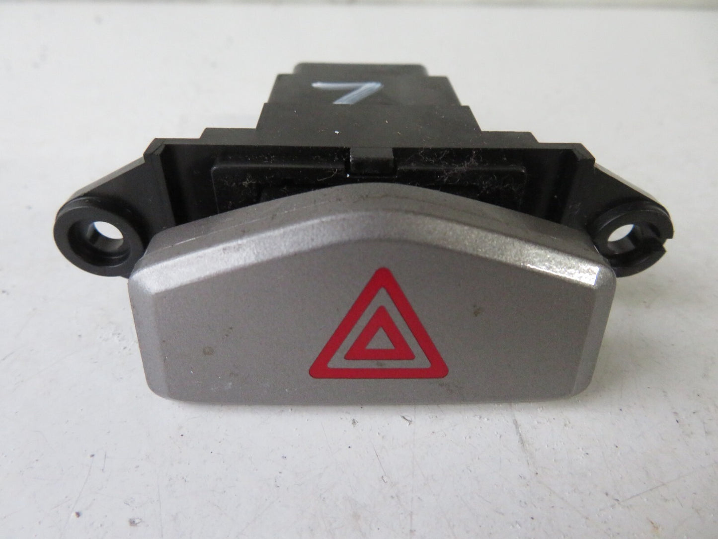 KIA CARENS HAZARD SWITCH 2002-2006 A1607-7