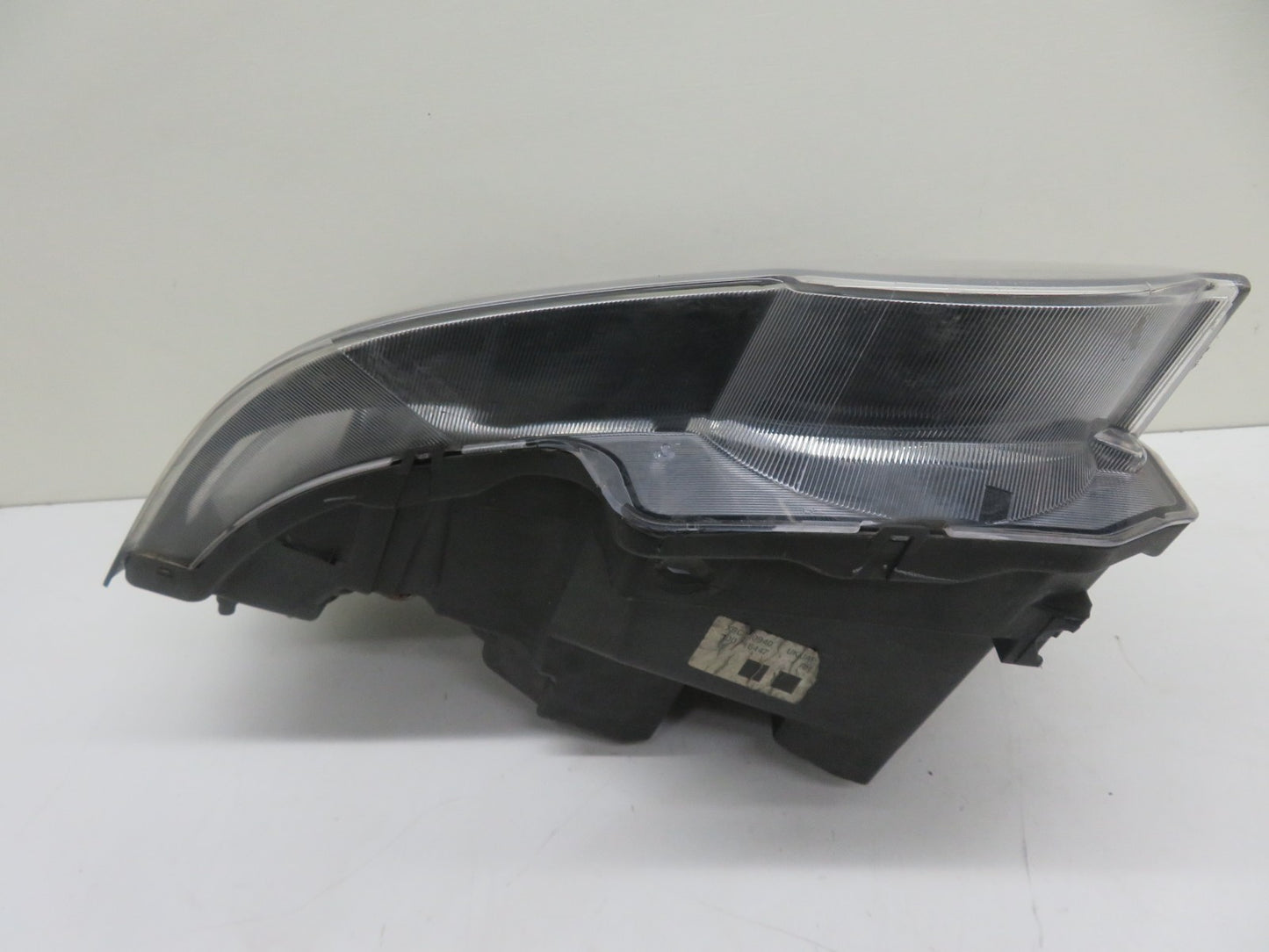 LAND ROVER FREELANDER 1 OS DRIVER HEADLIGHT (BOTTOM BRACKETS BROKEN) 2004-2006