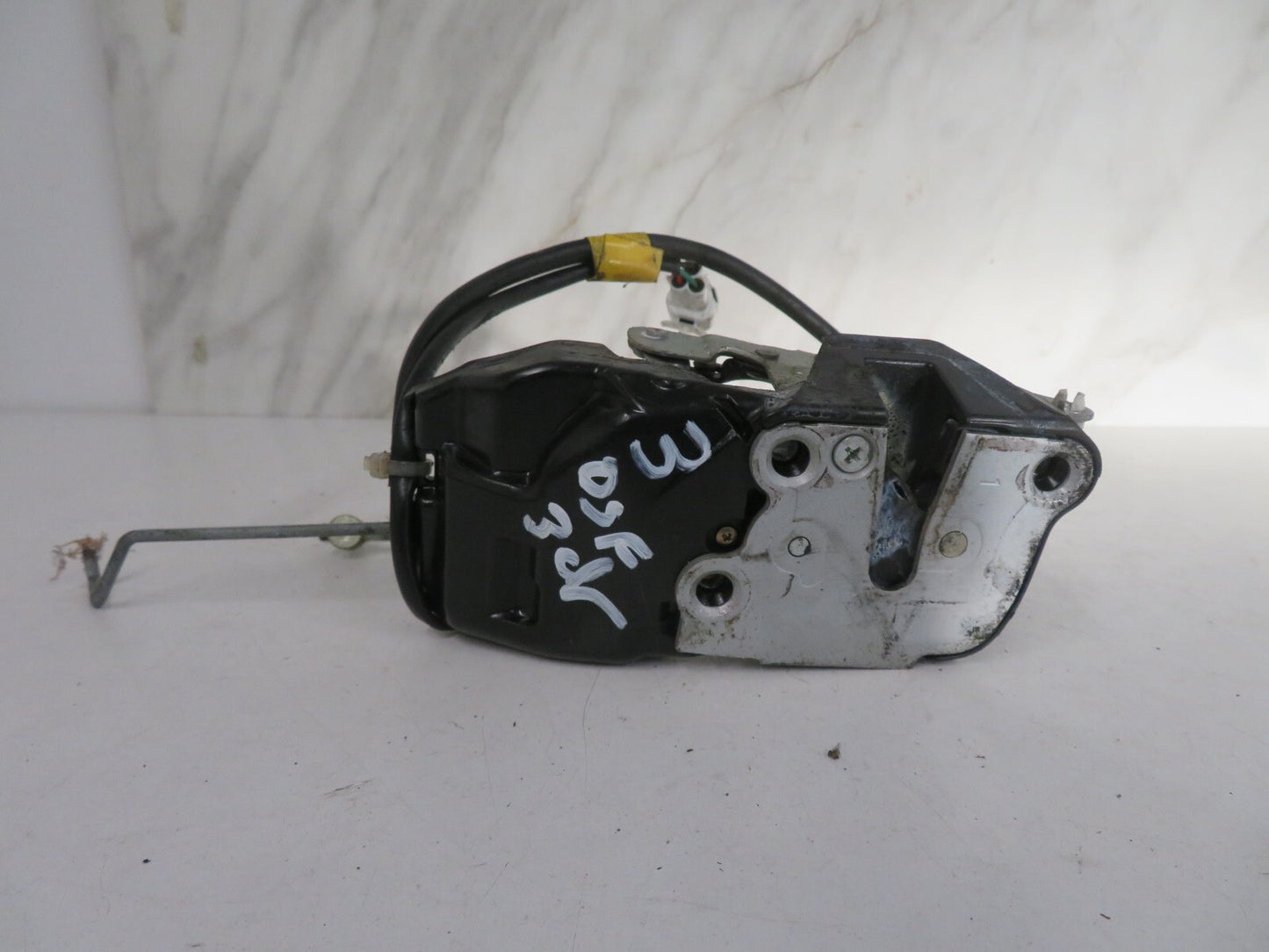 SUZUKI SWIFT GLS OSF 3DR DOOR LOCK CATCH 1988-2002 1439-3