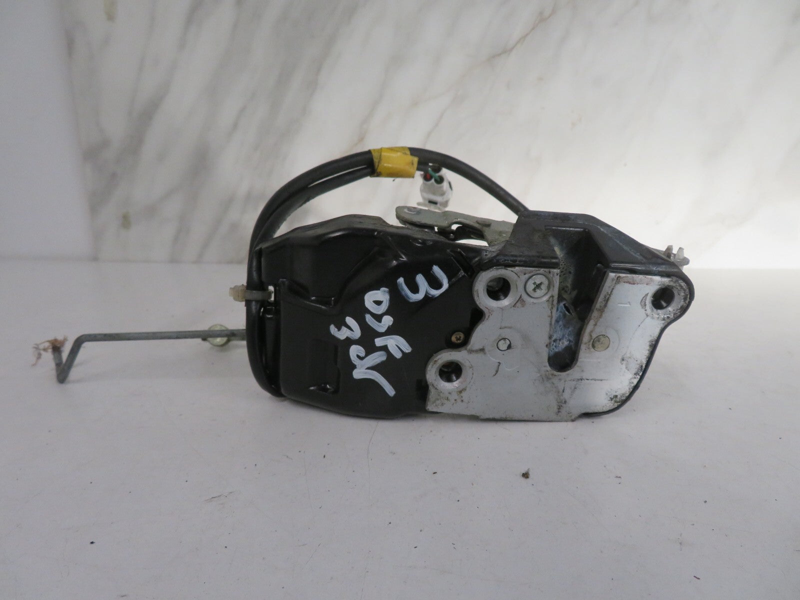 SUZUKI SWIFT GLS OSF 3DR DOOR LOCK CATCH 1988-2002 1439-3