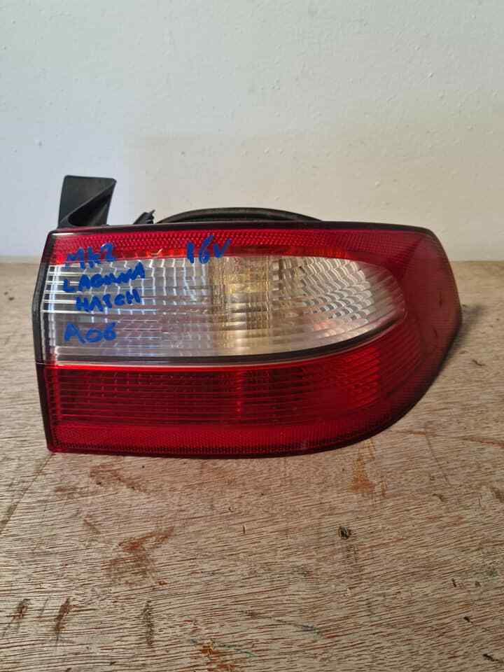 RENAULT LAGUNA MK2 HATCHBACK REAR OUTER TAIL LIGHT 2002-2004 A06