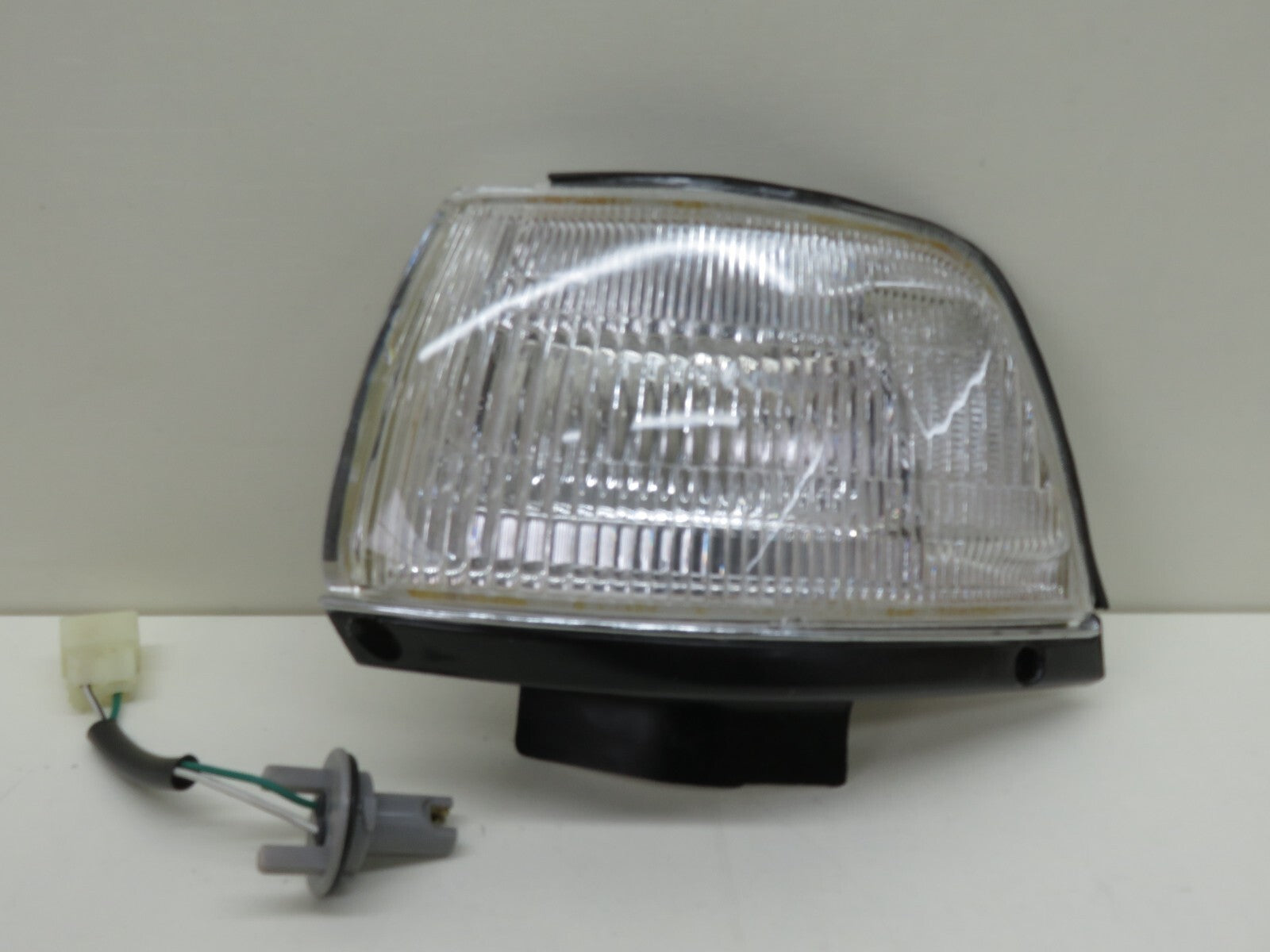 NS PASSENGER FRONT INDICATOR LIGHT FOR TOYOTA CAMRY 1986-1992 212-1584-A