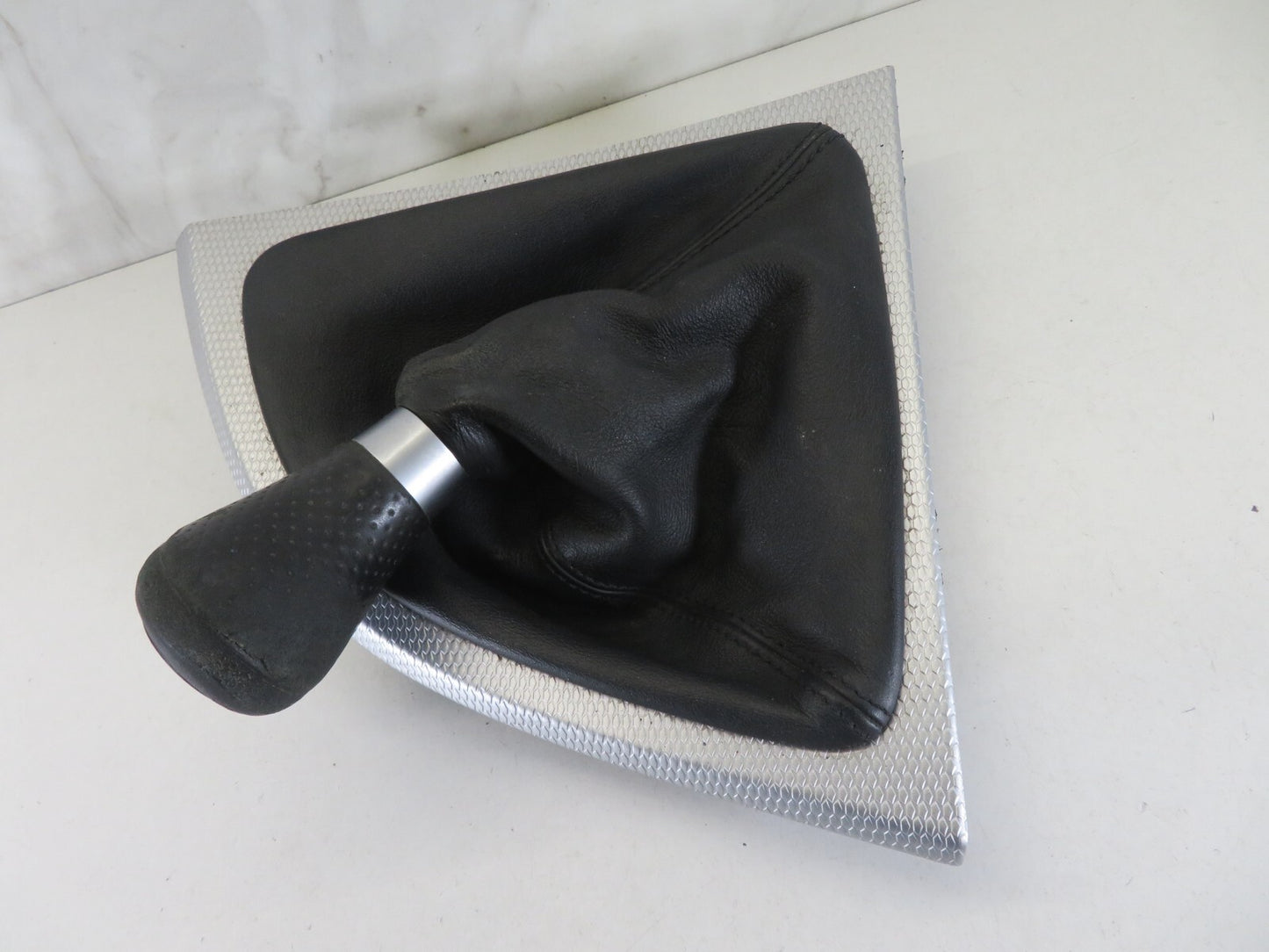 BMW 1 SERIES E88 M SPORT GEAR GAITTOR SURROUND WITH KNOB 2007-2013 A1218-2