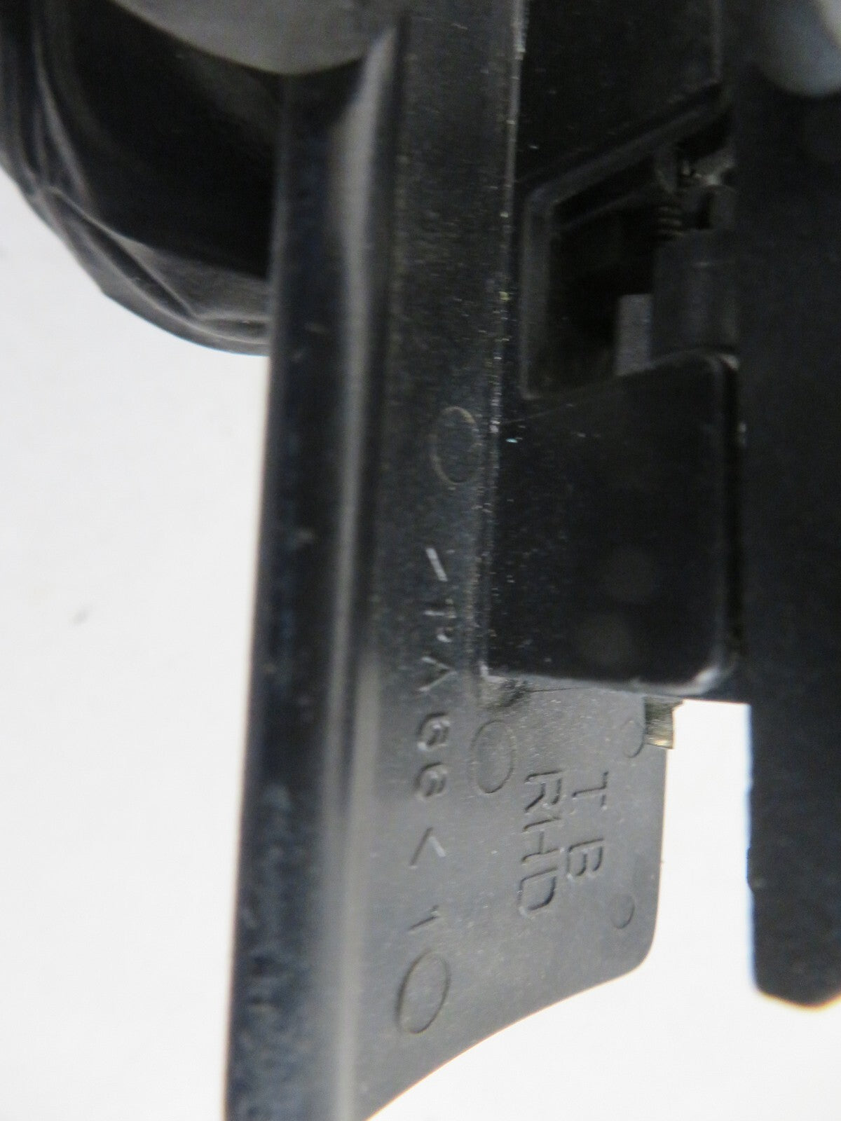 HYUNDAI GETZ PASSENGER GLOVE BOX HANDLE 2002-2005 1234-20