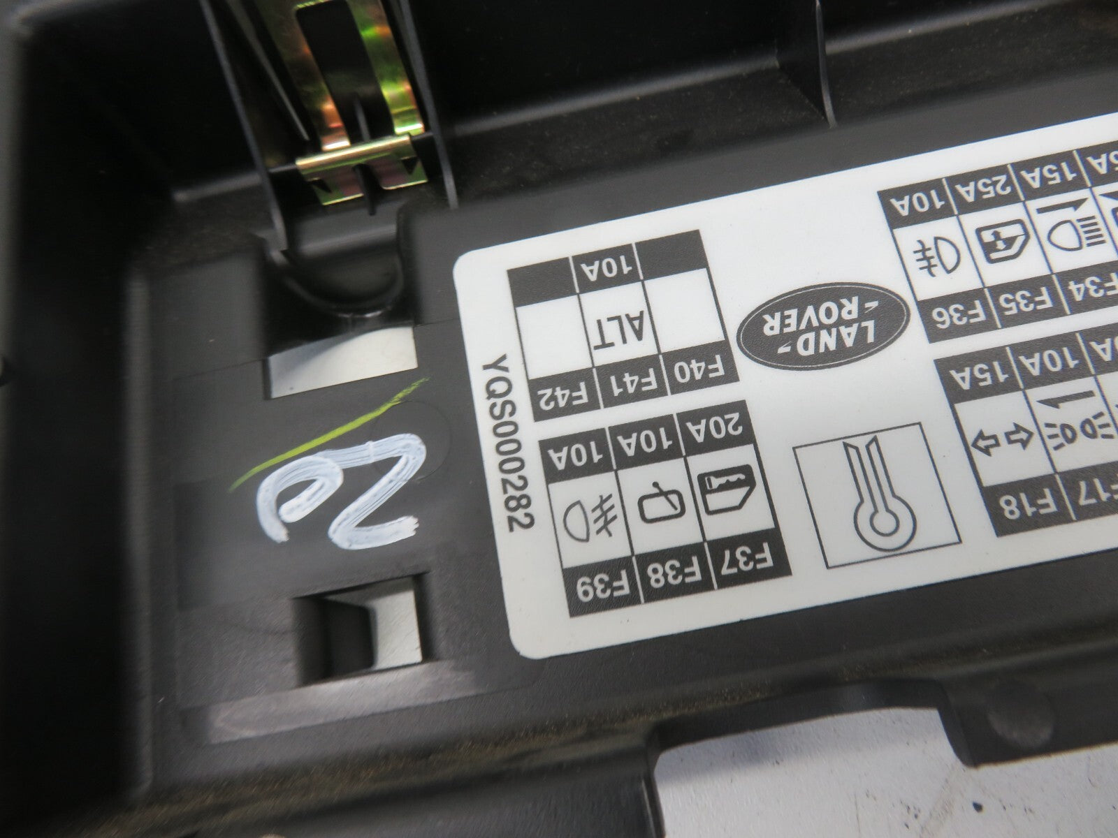 LAND ROVER FREELANDER 1 INTERIOR FUSE BOX COVER YQS000282 2004-2006 1734-20