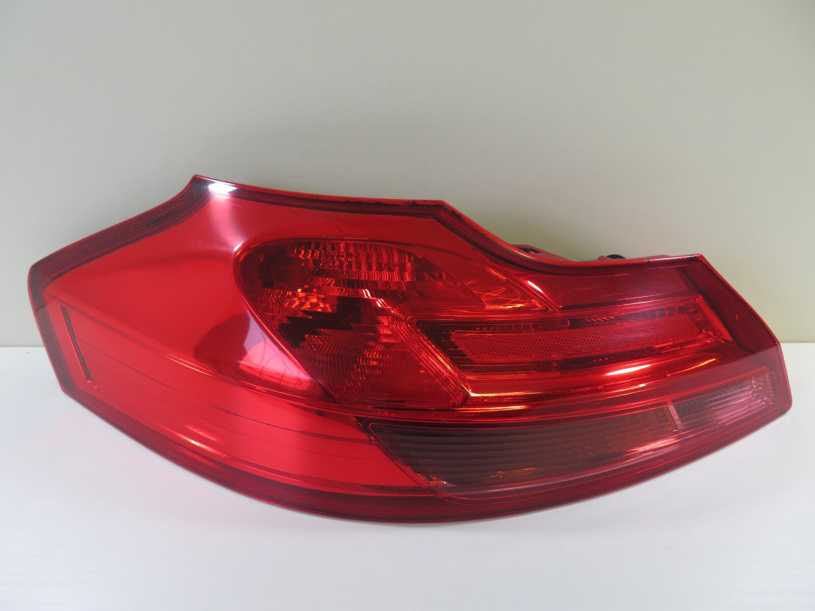VAUXHALL INSIGNIA ESTATE NSR PASSENGER TAIL LIGHT 13277877 2008-2013 OSBK1731