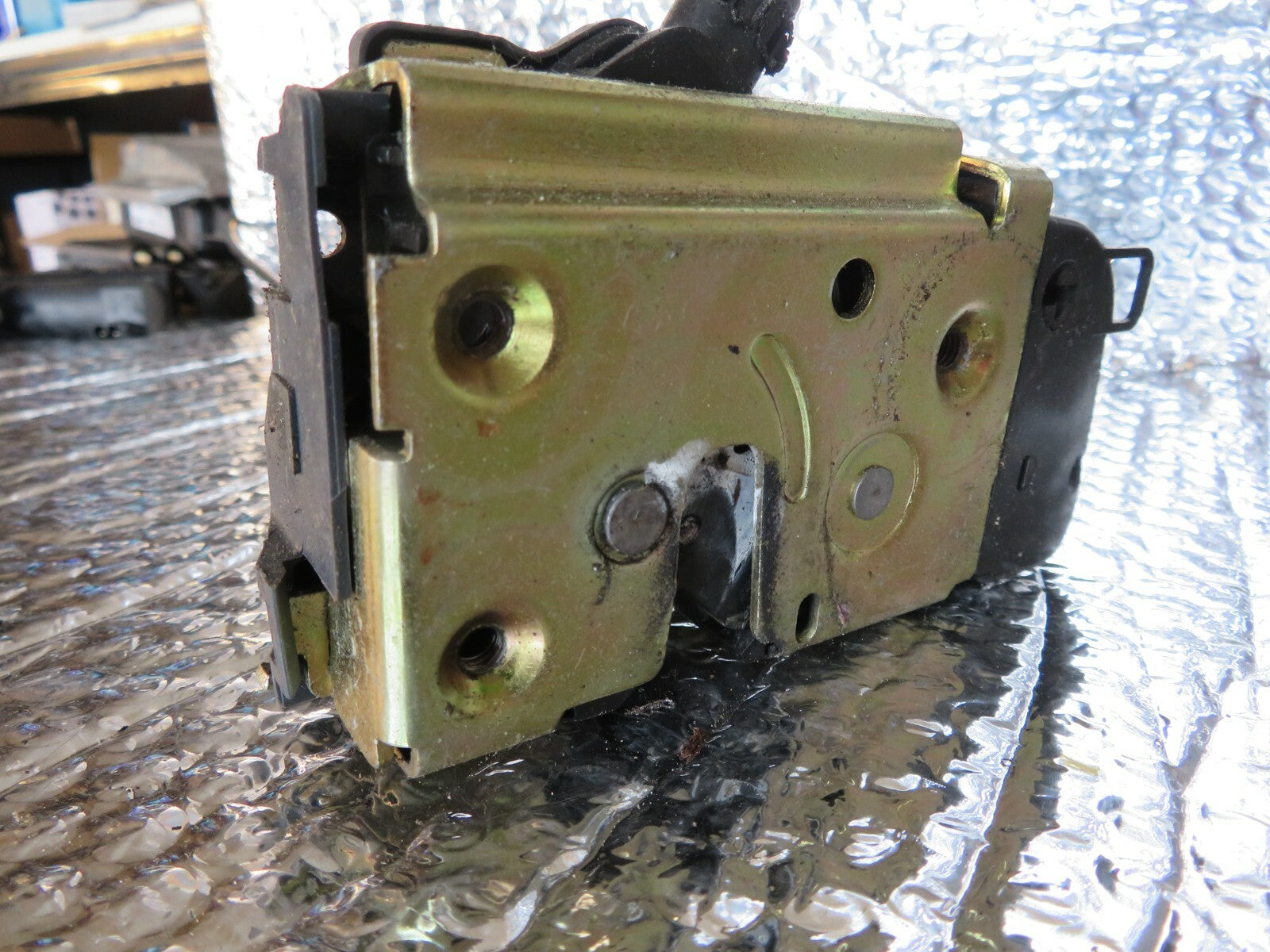 RENAULT SCENIC MK2 NSR DOOR LOCK CATCH 2002-2008 NO2