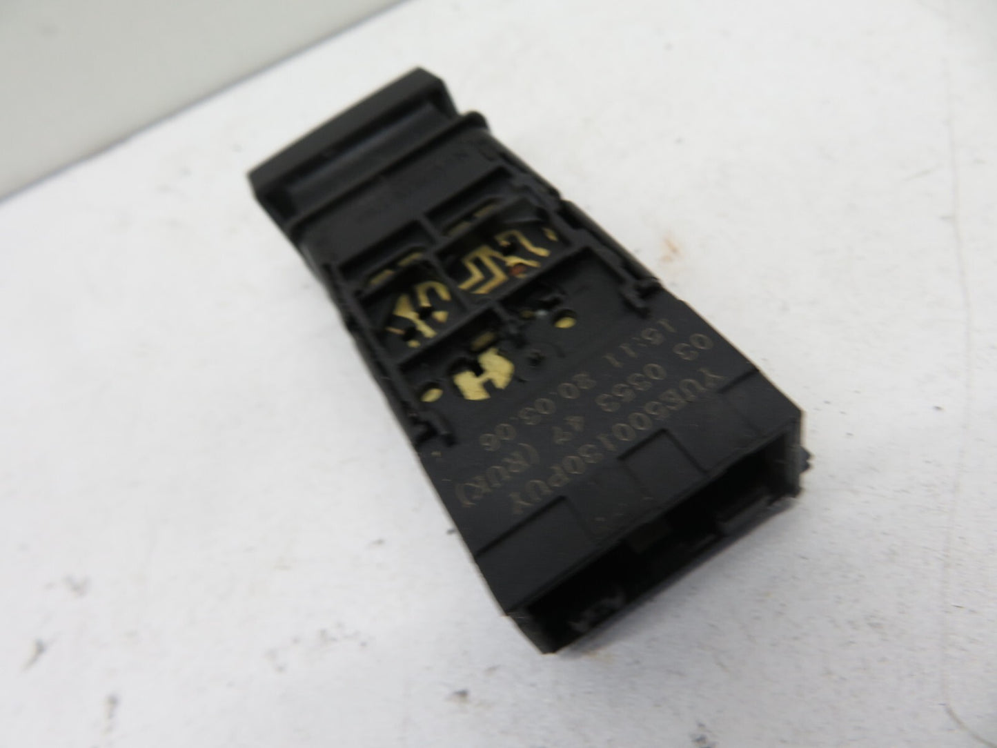 LAND ROVER FREELANDER 1 REAR DEMIST SWITCH YUE500130 2004-2006 1752-16