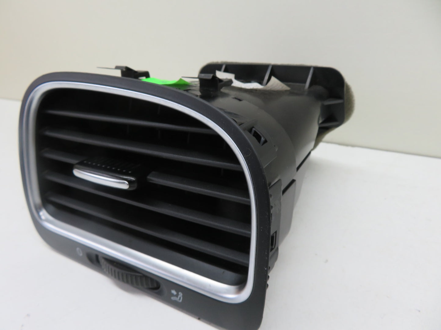 VW GOLF MK6 OS DRIVER SIDE DASHBOARD AIR VENT 2009-2013 REF-7