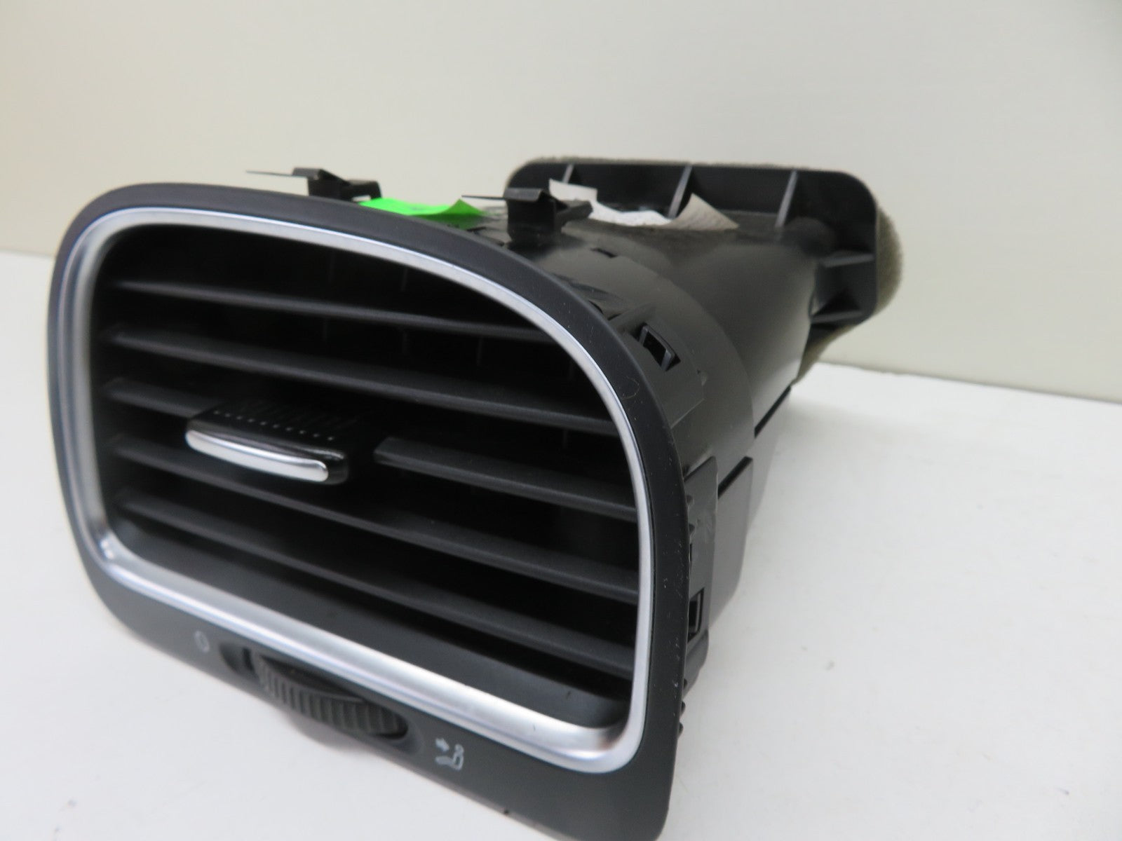 VW GOLF MK6 OS DRIVER SIDE DASHBOARD AIR VENT 2009-2013 REF-7