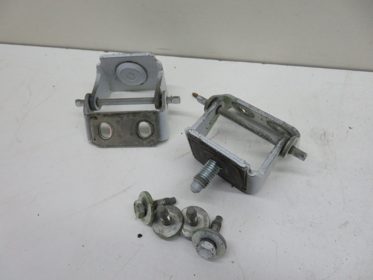 FORD FIESTA MK7 ST180 BOOT HINGES WHITE PAIR 2013-2017 1508-26