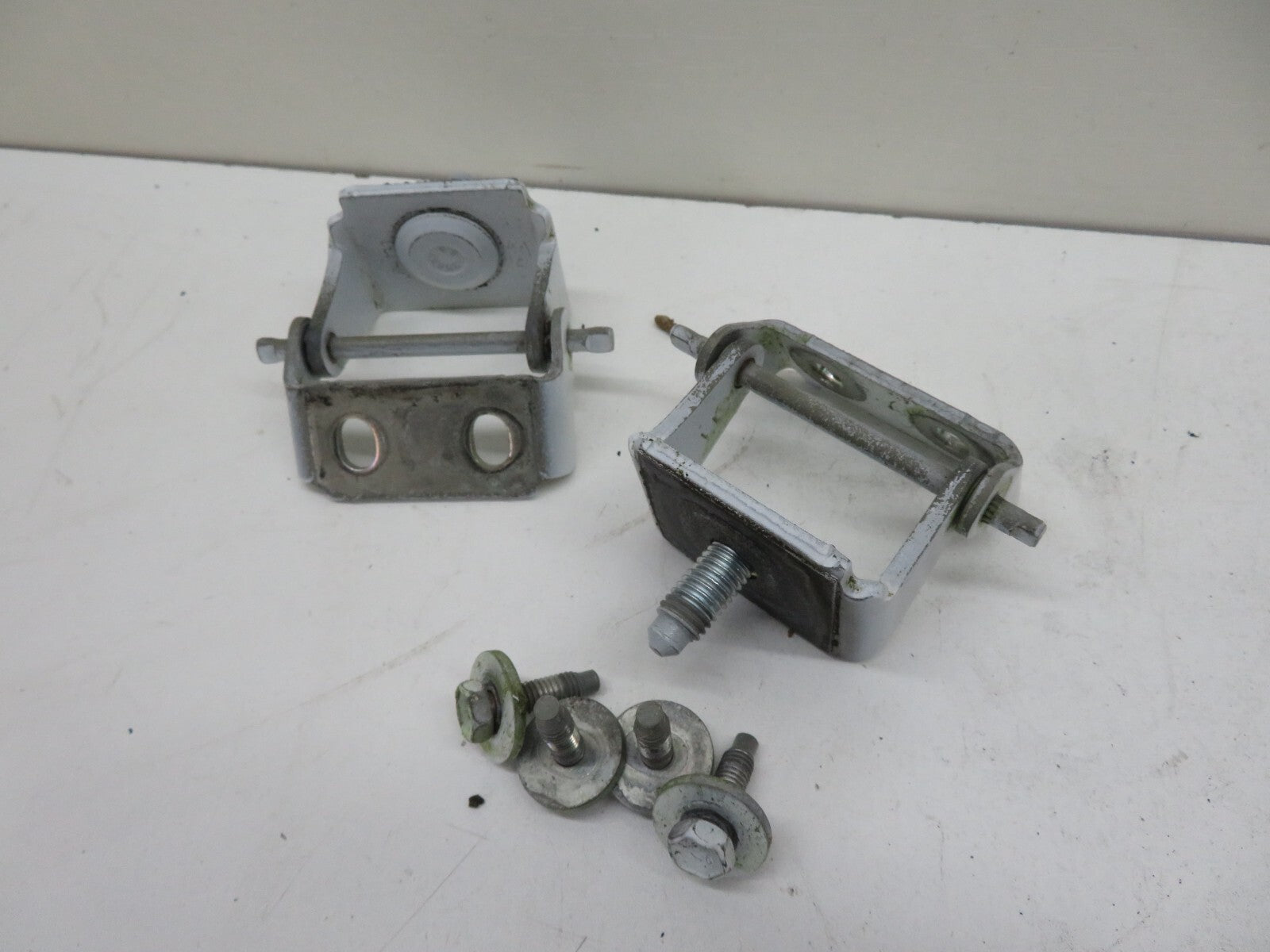 FORD FIESTA MK7 ST180 BOOT HINGES WHITE PAIR 2013-2017 1508-26