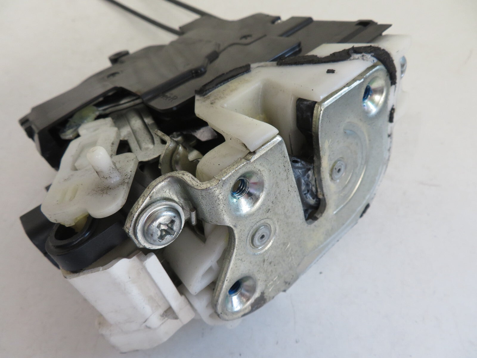 PEUGEOT 4007 OSR DOOR LOCK CATCH 2007-2012 1603-11