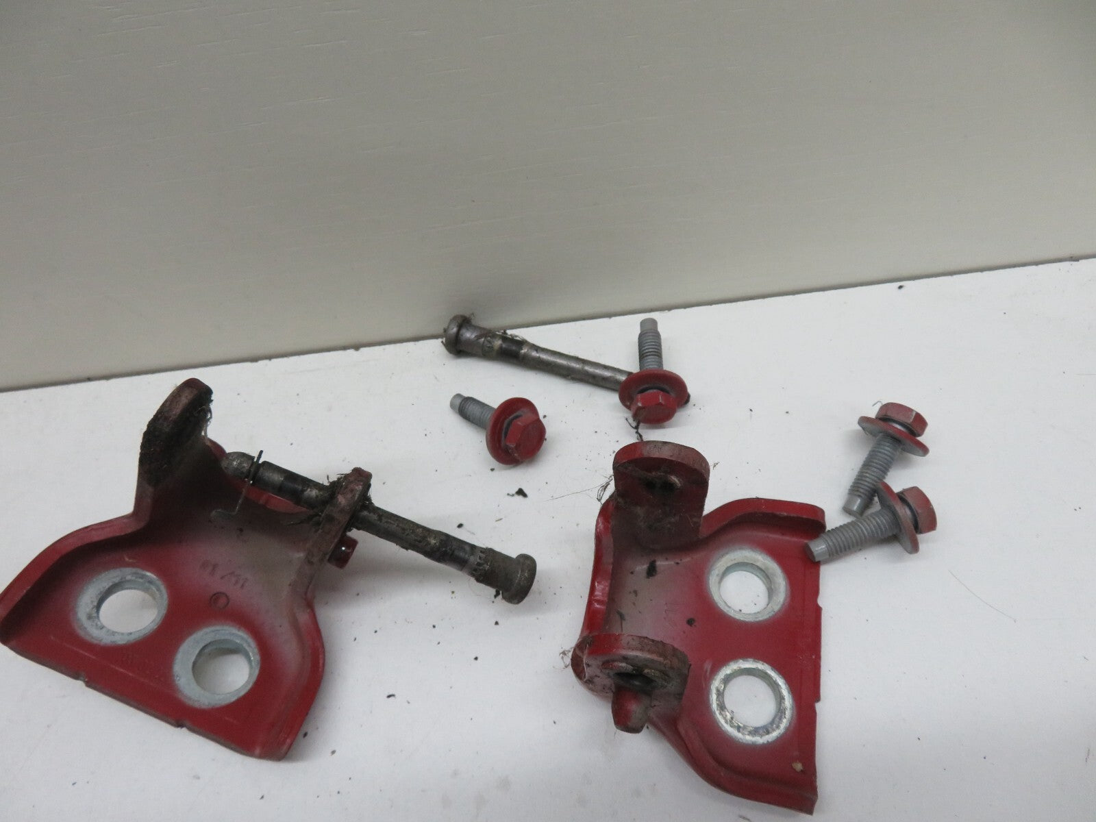CITROEN BERLINGO MK2 OSF DRIVER FRONT DOOR HINGES RED 2008-2018 1700-16