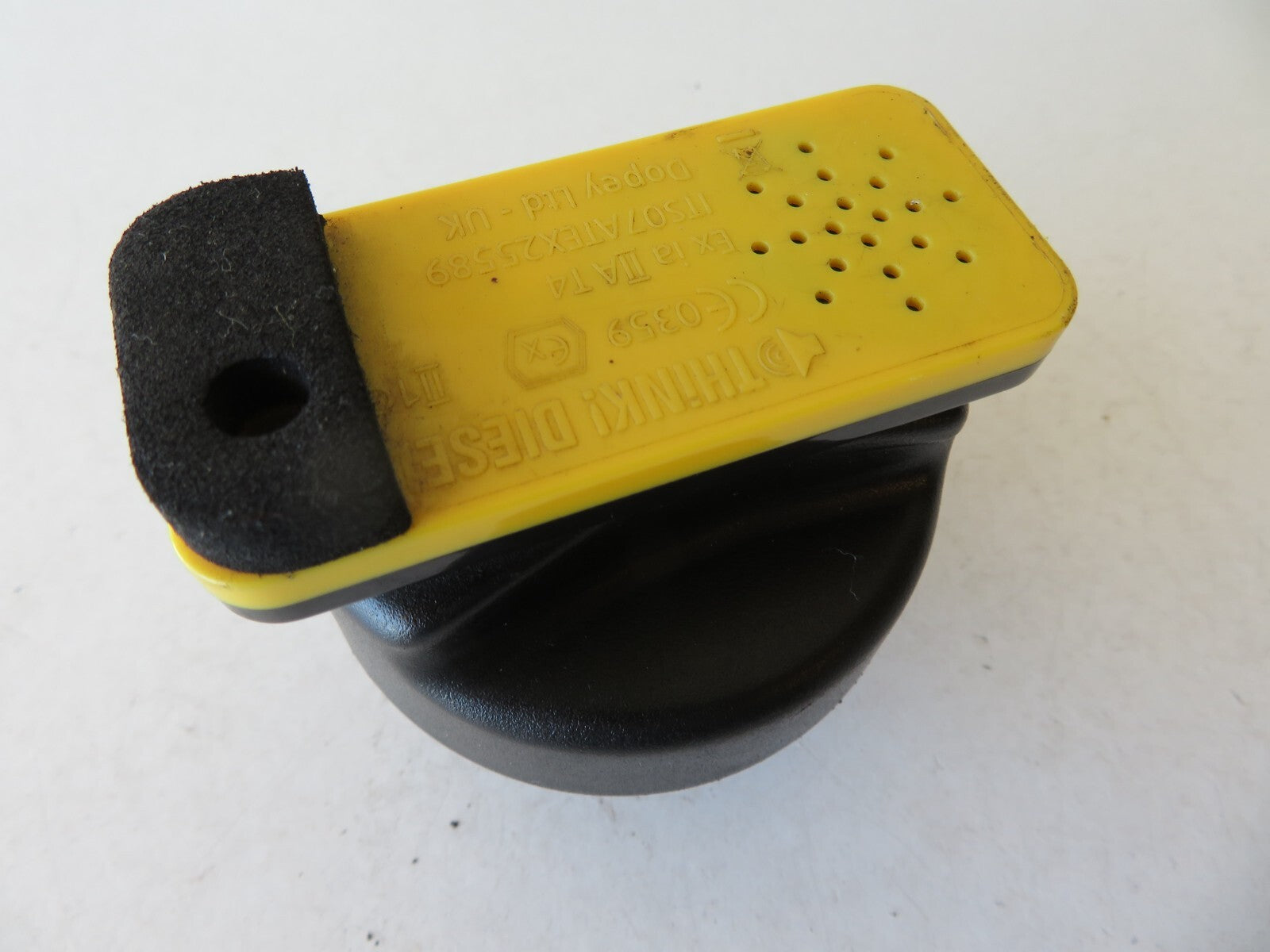 SAAB 9-3 CONVERTIBLE FUEL CAP 2004-2007 AMS1645