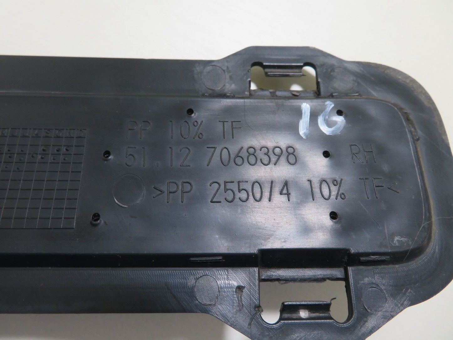 BMW MINI COOPER R50 R53 REAR BUMPER GRILL TRIM 7068398 2004-2006 1927-16