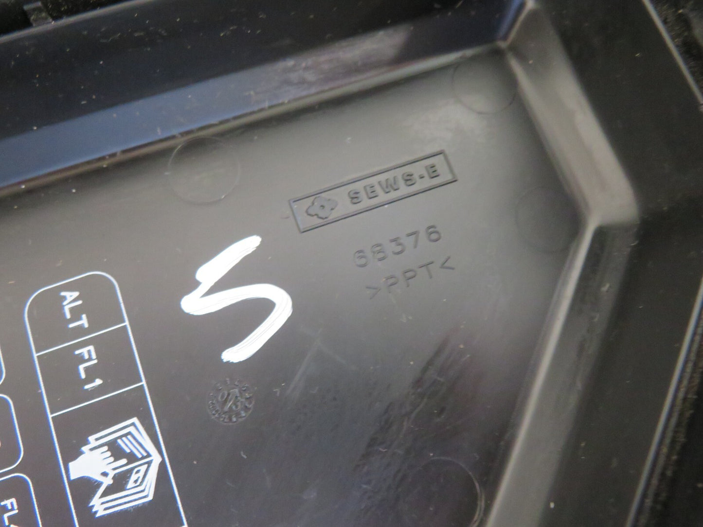 ROVER 75 ENGINE BAY FUSE BOX COVER 1999-2005 AM1458-5