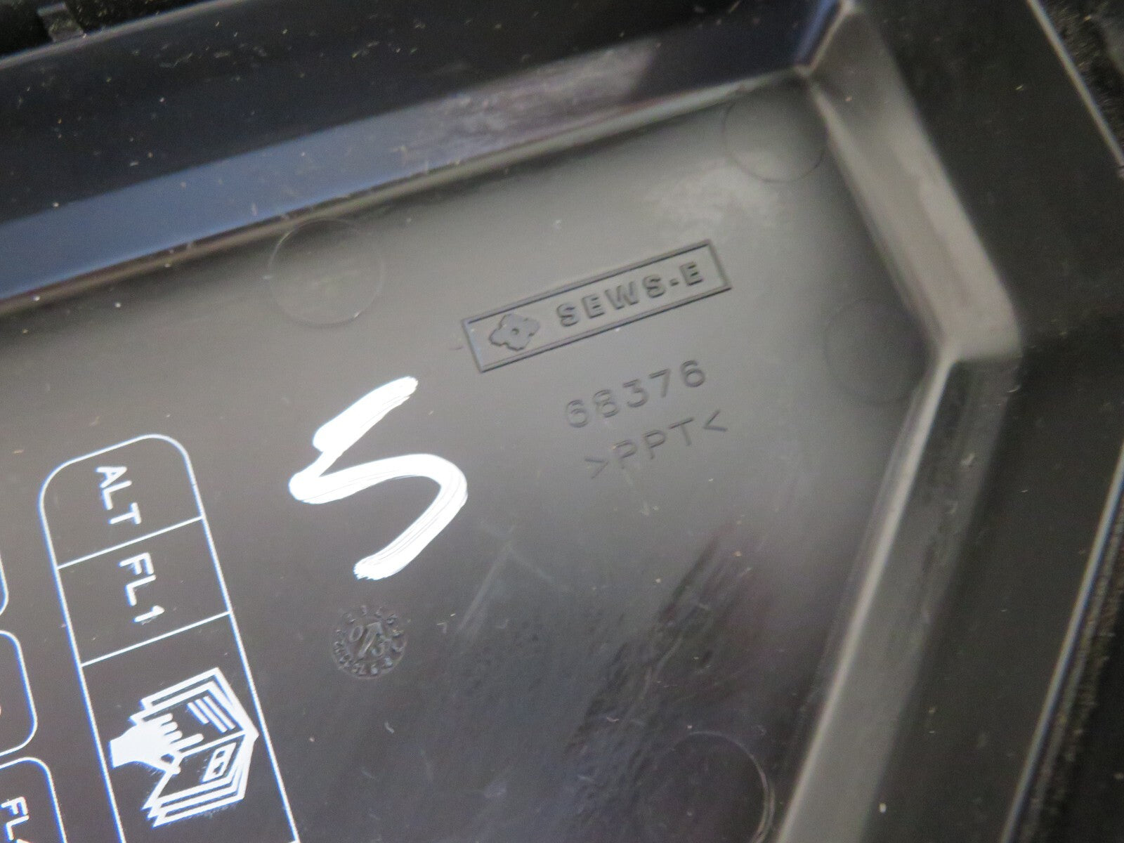 ROVER 75 ENGINE BAY FUSE BOX COVER 1999-2005 AM1458-5