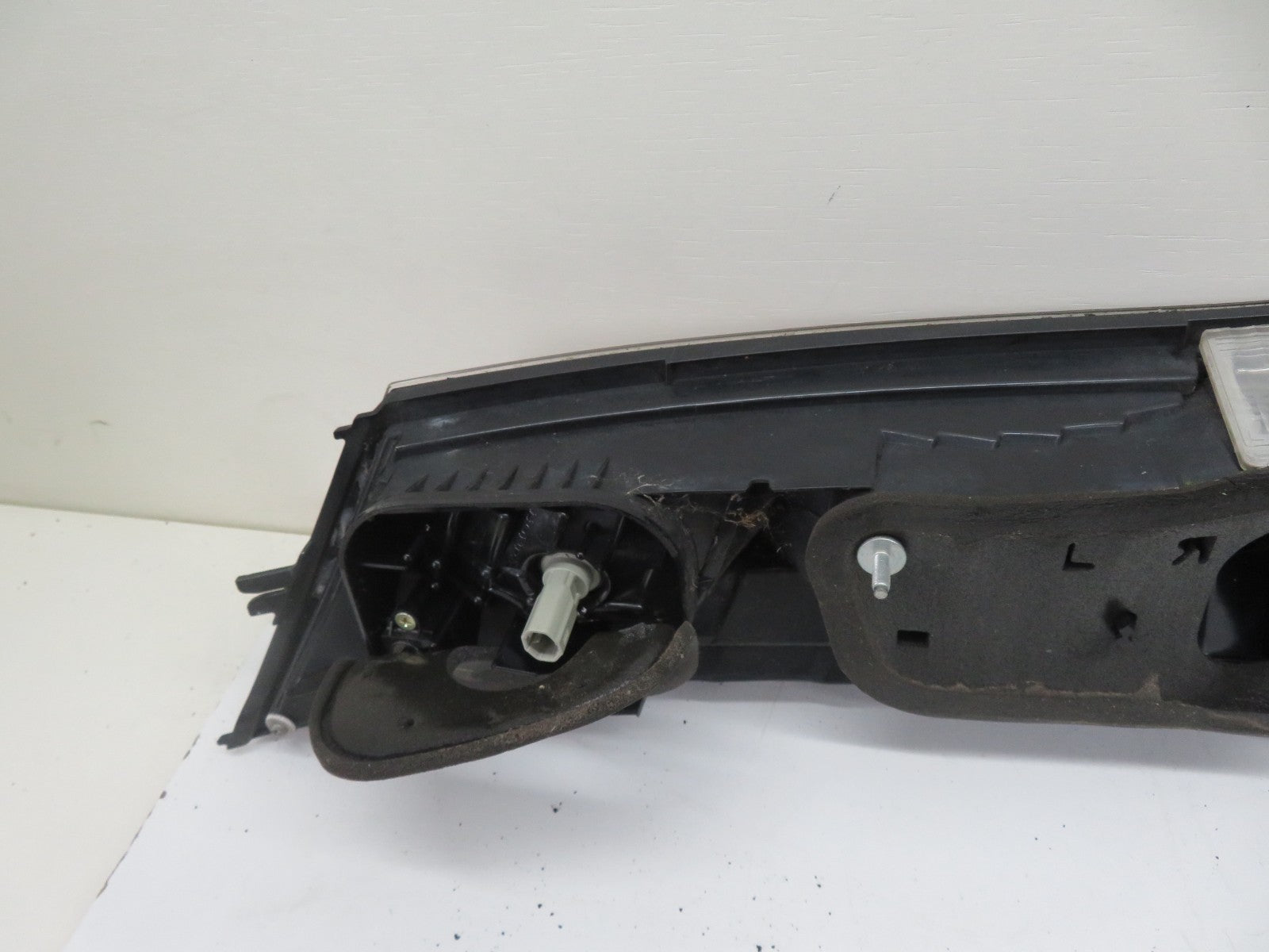 HONDA CIVIC MK8 REAR CENTER TAIL LIGHT HANDLE 2006-2011