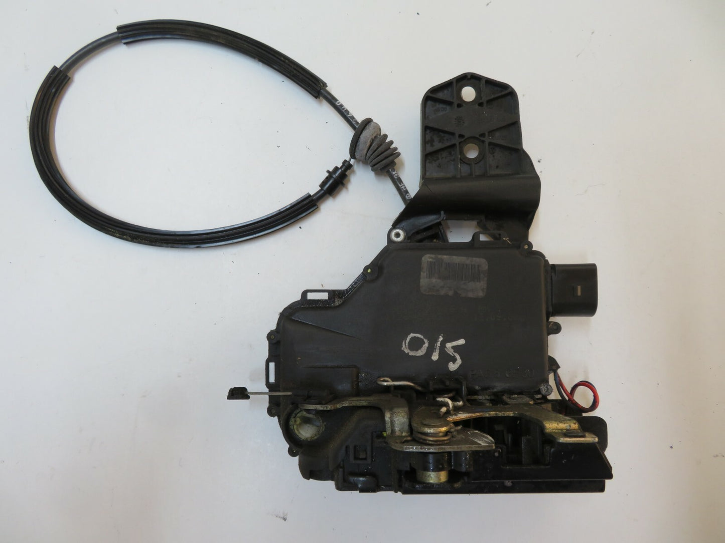 VOLKSWAGEN VW BEETLE OS DRIVER DOOR LOCK CATCH 1998-2006 01