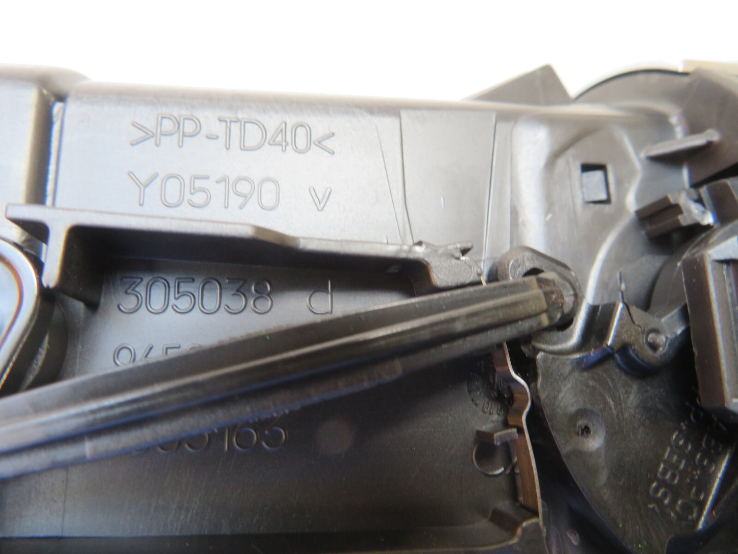 PEUGEOT 308 DASHBOARD CENTER AIR VENT 2007-2013 1410-18