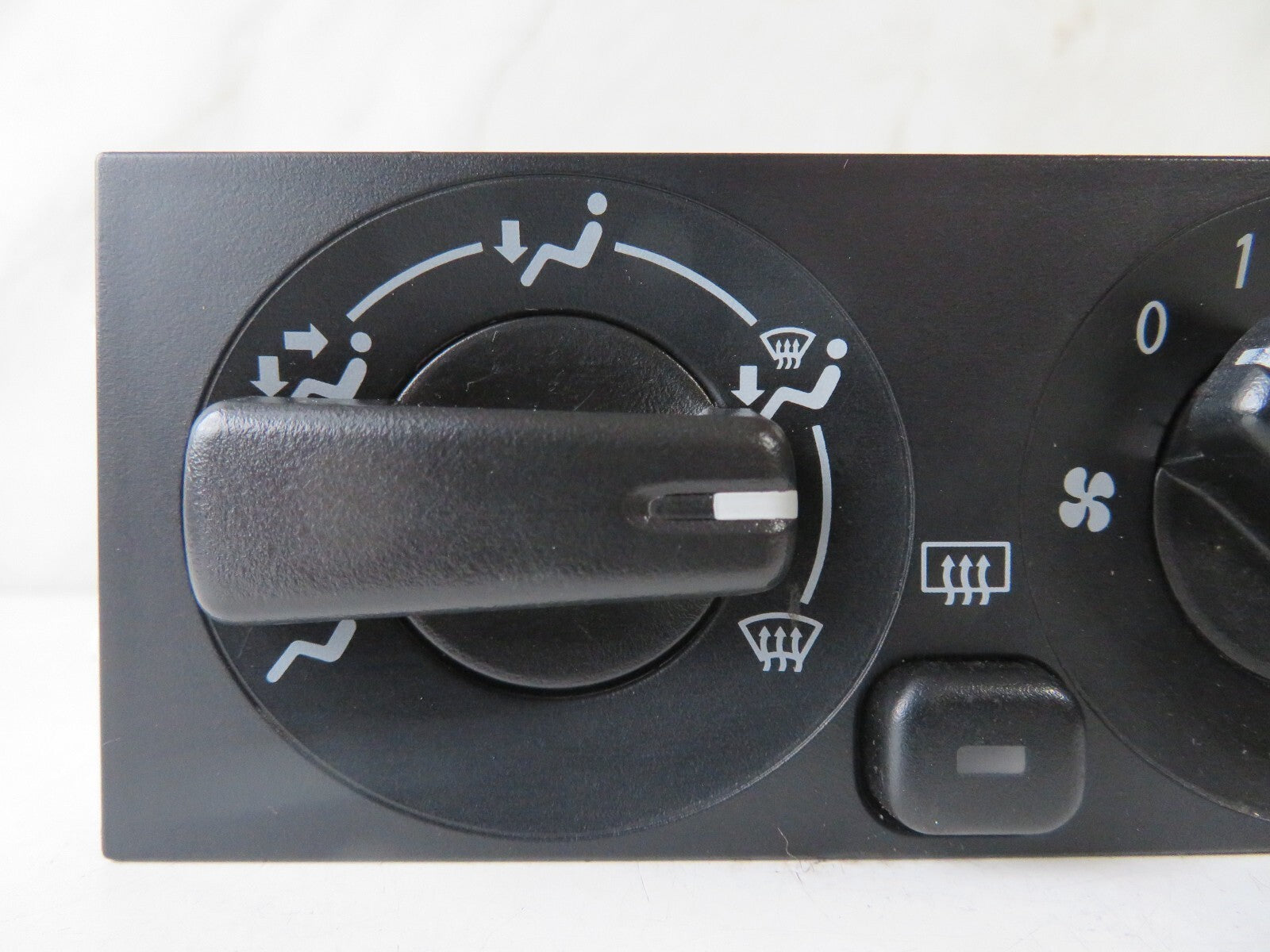 MITSUBISHI CARISMA HEATER CLIMATE CONTROLS MR500527 1999-2004 A1601-6