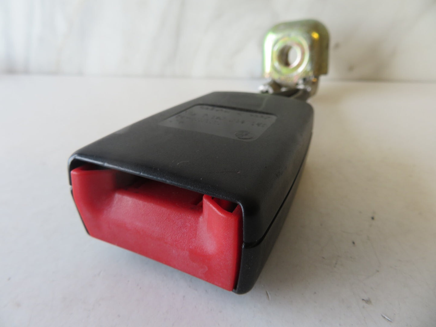 VOLKSWAGEN VW PASSAT B5.5 OSR SEAT BELT BUCKLE 3B0857740D 01-05 AMS1348-2