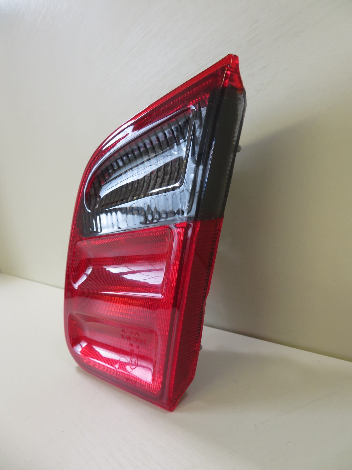 OS DRIVER REAR INNER TAIL LIGHT FOR MERCEDES E CLASS 1995-1998 440-1301-UE-DR