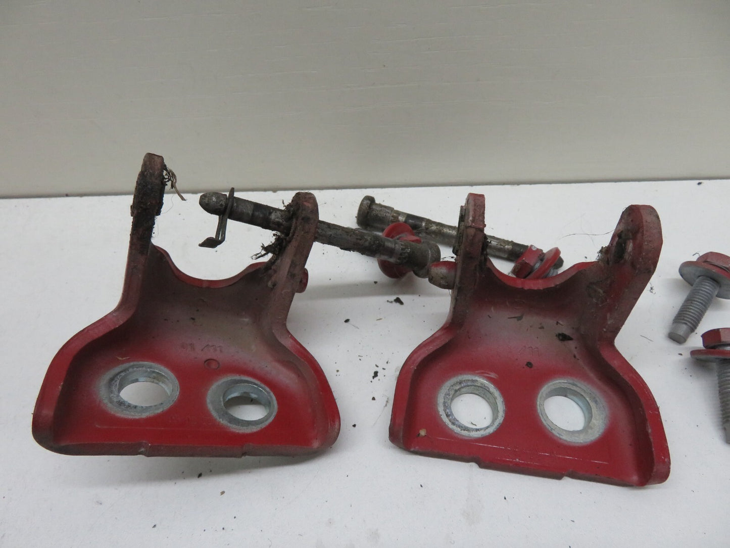 CITROEN BERLINGO MK2 OSF DRIVER FRONT DOOR HINGES RED 2008-2018 1700-16