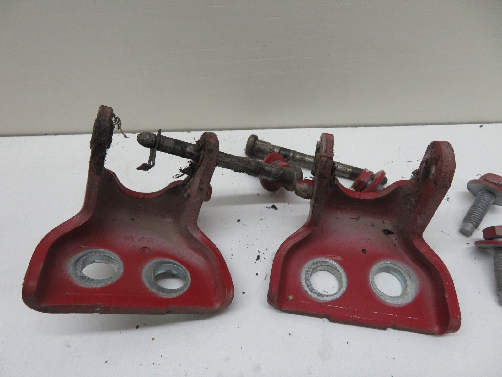 CITROEN BERLINGO MK2 OSF DRIVER FRONT DOOR HINGES RED 2008-2018 1700-16