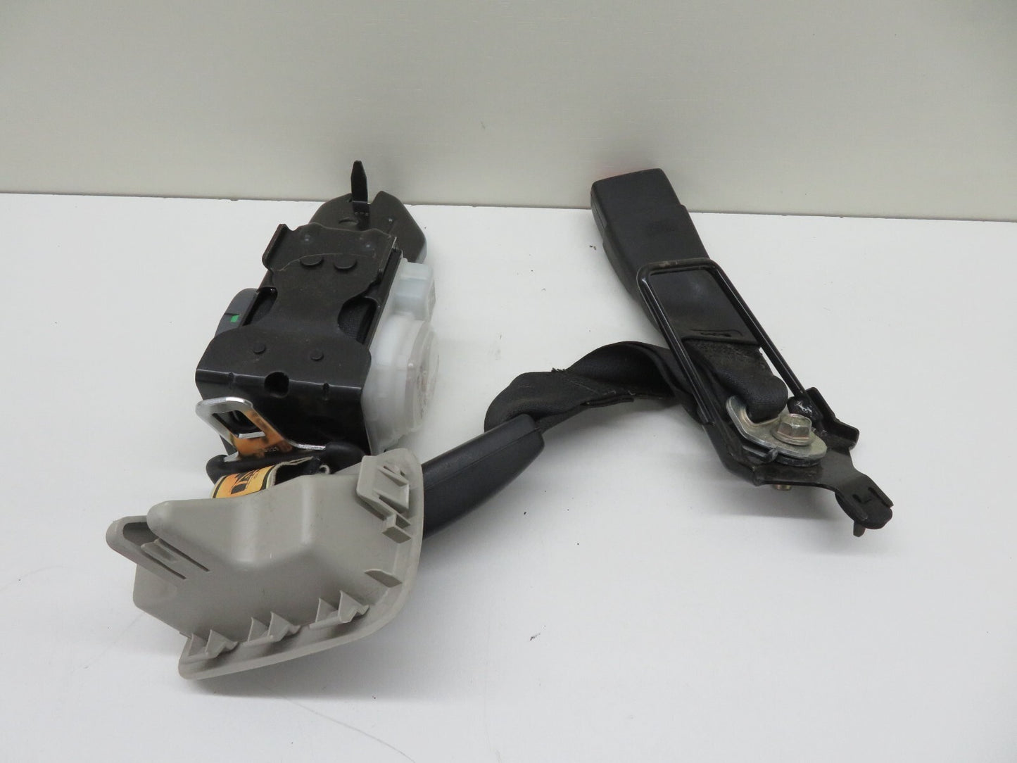 MAZDA CX7 REAR MIDDLE SEAT BELT WITH BUCKLE 2008-2012 1325-8