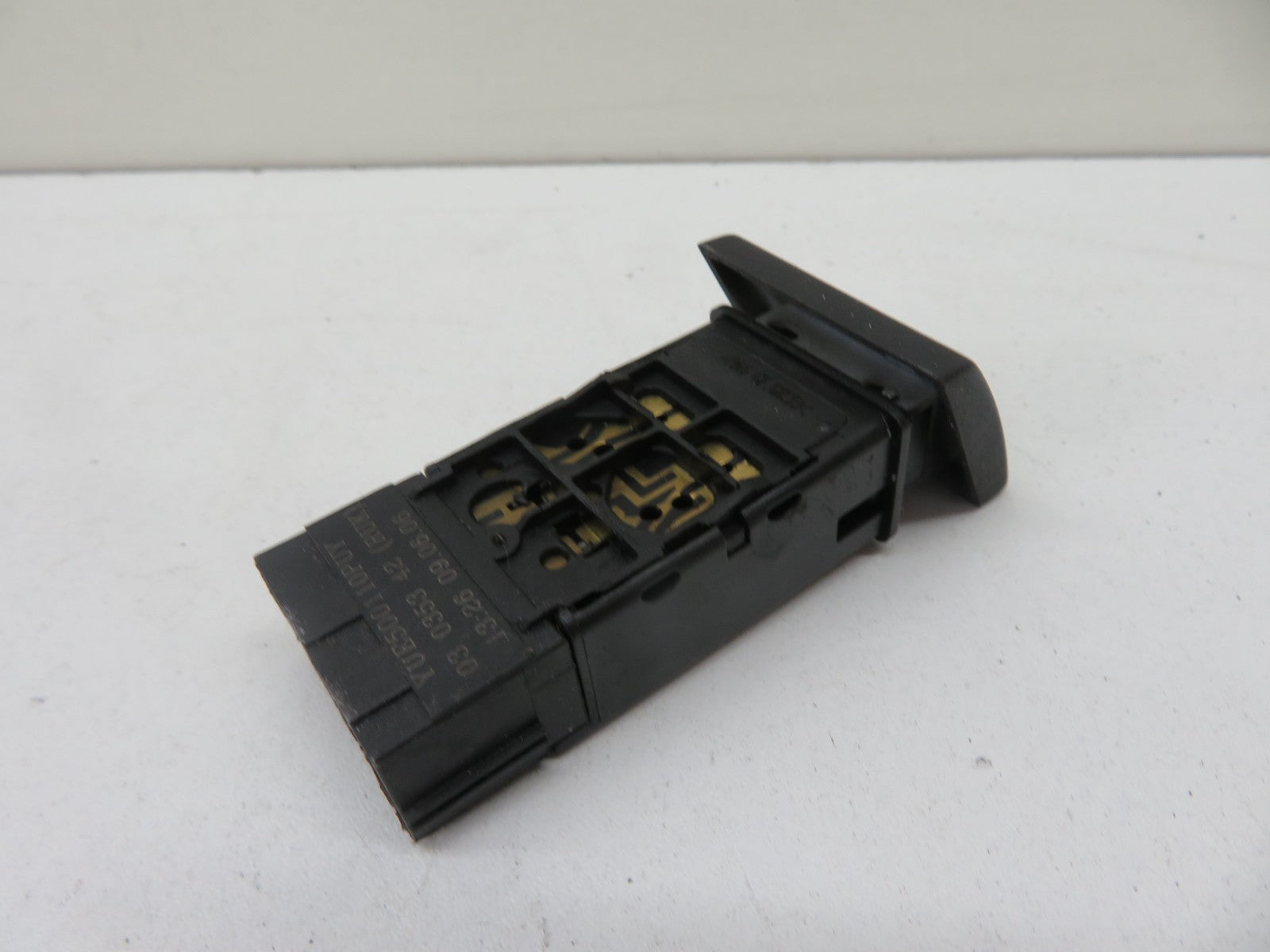 LAND ROVER FREELANDER 1 REAR FOG LIGHT SWITCH YUE500110PUY 2004-2006 1672-18