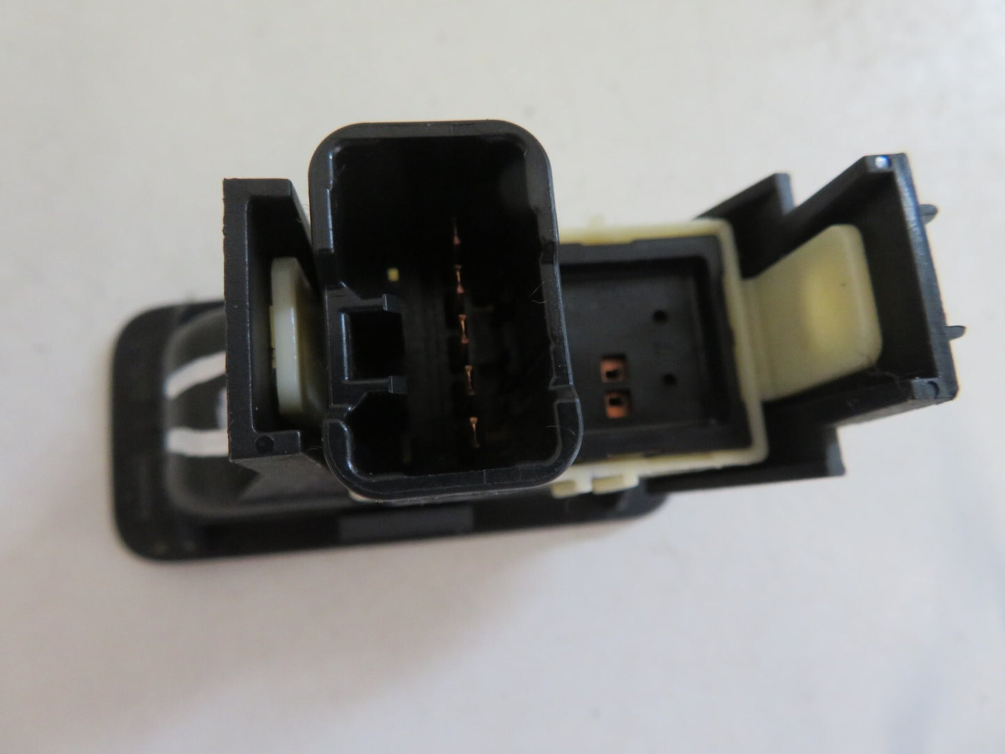 PEUGEOT 4007 OSR DRIVER SIDE SEAT FOLD DOWN SWITCH 8610A048 2007-2012 1315-17