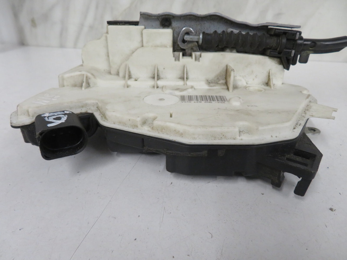 VW SCIROCCO NSF PASSENGER DOOR LOCK CATCH 5N2837015A 2009-2016 STMIX1458-6